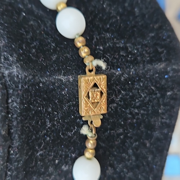 Vintage-Inspired Necklace Milk Glass Ornate Spacer Beads Gold Toned White W OS - Picture 5 of 5